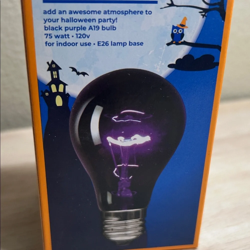 Halloween Party Black Light Bulb - Vibrant Purple Glow